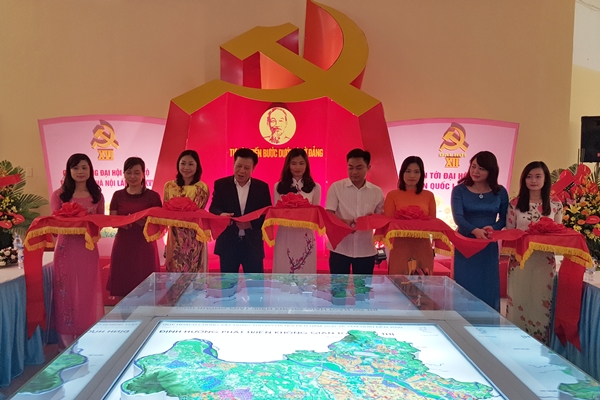 Hanoi opens photo exhibition to welcome 16th municipal Party Congress